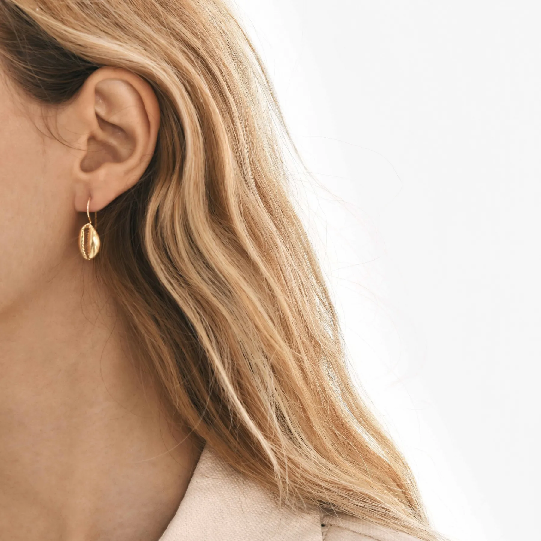 New Claris Virot Cleo Earrings Golden Shell